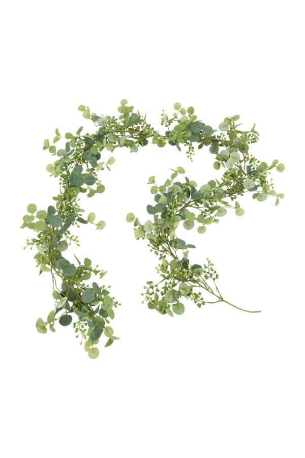 This beautiful Eucalyptus Berry Garland combines the elegance of eucalyptus leaves with the natural charm of small berry clusters